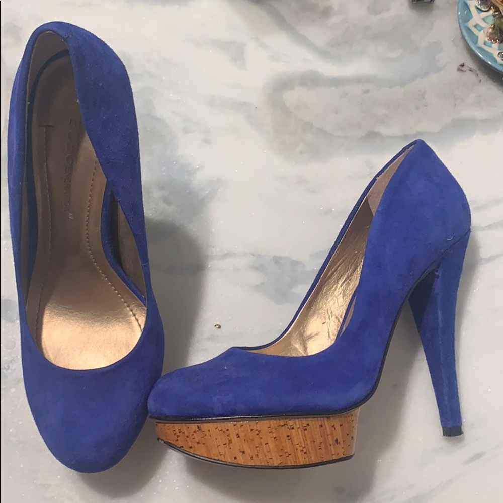 Blue pumps!